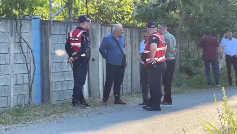 Vritet një 57 vjeçar në oborrin e shtëpisë në Lezhë, tre vite më parë i ekzekutuan vëllan