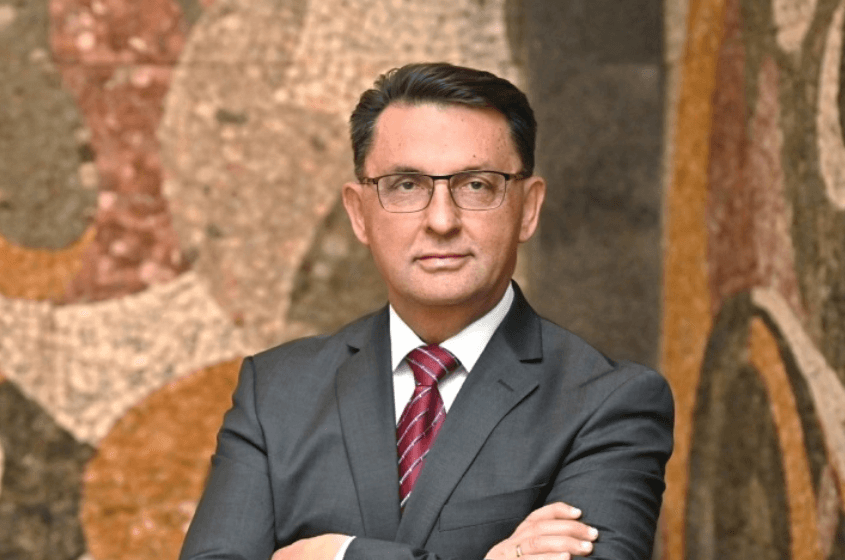 Sllaveski: Tre bankat e mëdha njoftojnë uljen e tarifave për qytetarët ...