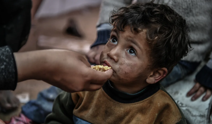 Izraeli lejon vendet e huaja të dërgojnë ndihma me parashuta në Gaza